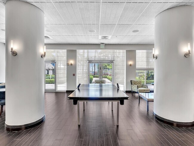 Building Photo - 3901 S Ocean Dr