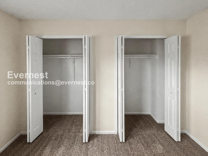 Building Photo - 4660 Anjelina Cir N