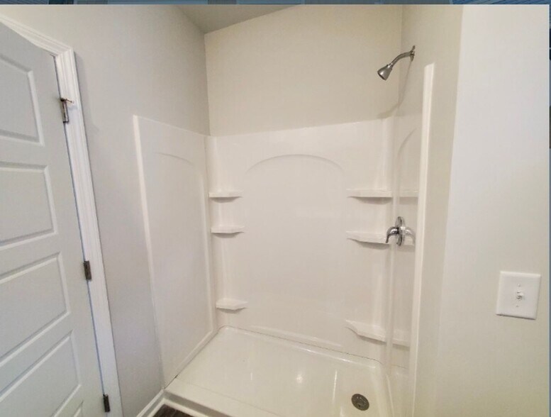 Building Photo - 160 Cypress Holw Dr