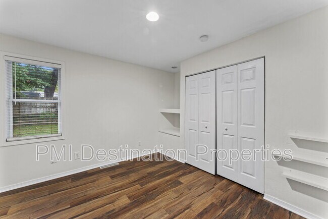 Building Photo - 3206 W 79th St