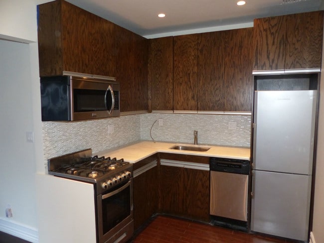 Building Photo - Stunning, Super Sunny Pre-War CORNER 1 BD,...