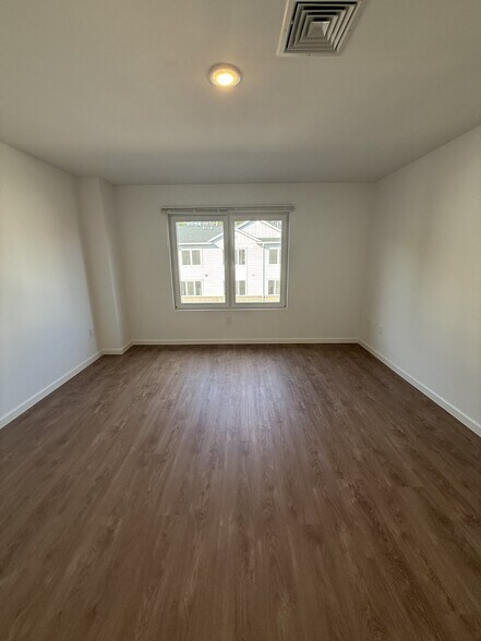 Building Photo - 176 Pennington Ave