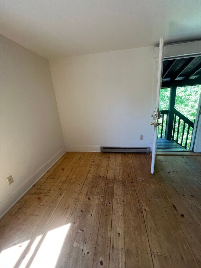 Building Photo - 52 Hickok Pl