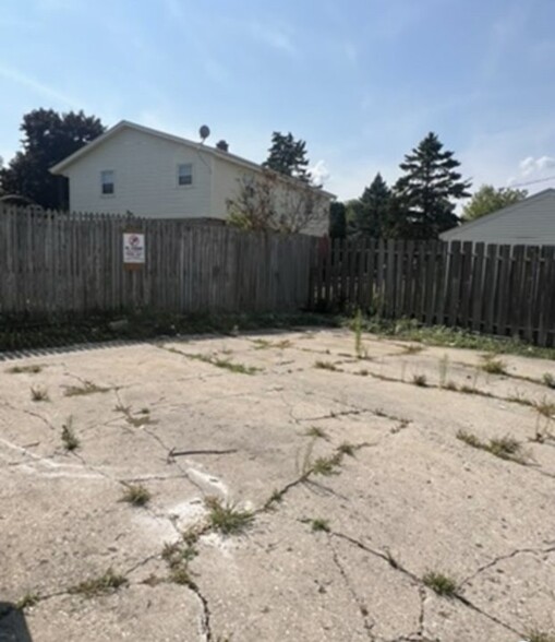 Parking spots - 4724 N 88th Ct