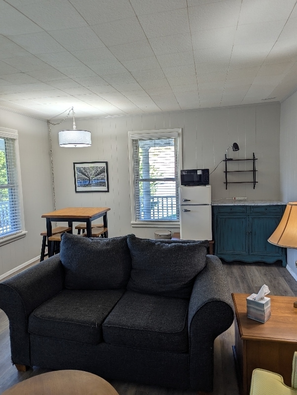 Building Photo - 6 E Glade St