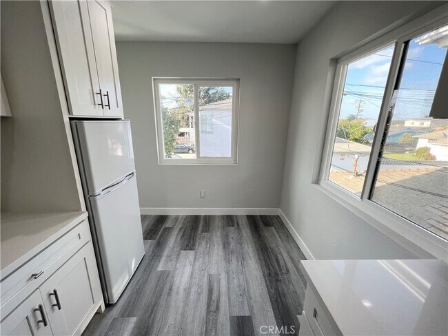 Building Photo - 4225 W 120th Street Unit C