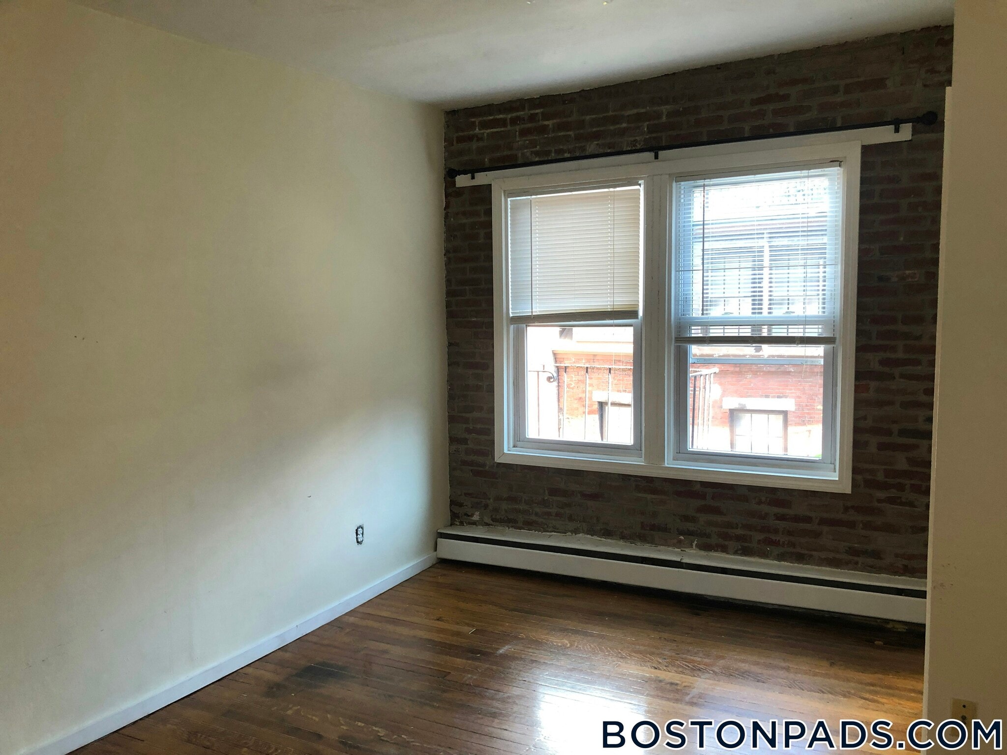 Building Photo - 40 Anderson St