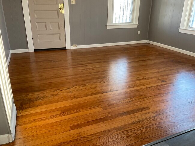 Building Photo - 16 Lake St