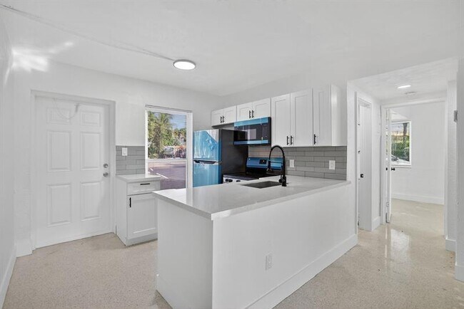 Building Photo - 1821 Middle River Dr