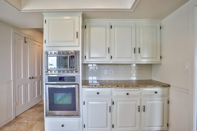 Building Photo - 854 Guanajuato Dr