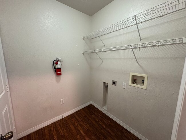 Building Photo - 1003