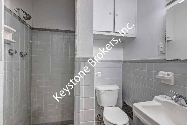 Building Photo - 1752 Upper River Rd