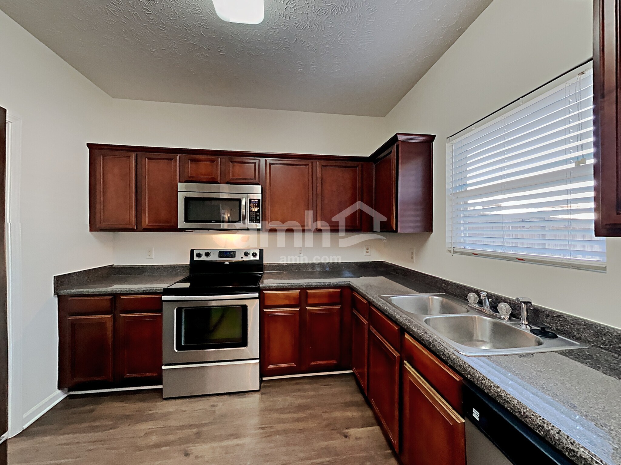 Building Photo - 600 Pemberton Dr