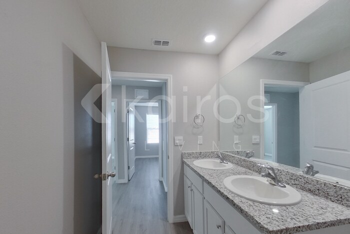 Building Photo - 8584 SW 43rd Ter