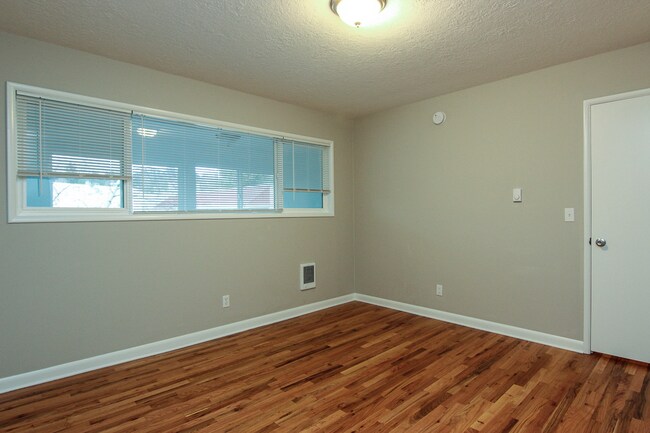 Interior Photo - Cashmur Manor