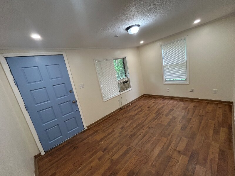 Building Photo - 107 Shirley Dr