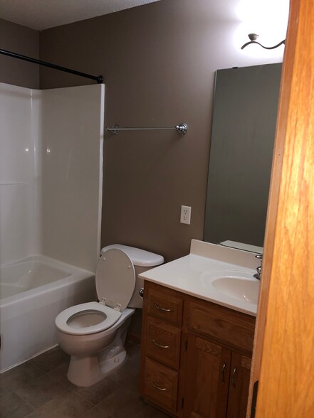 Building Photo - 2106 Linden Trl