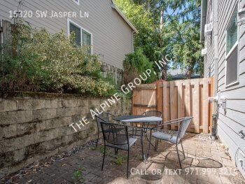 Building Photo - Beautiful Townhome in Quiet Neighborhood!