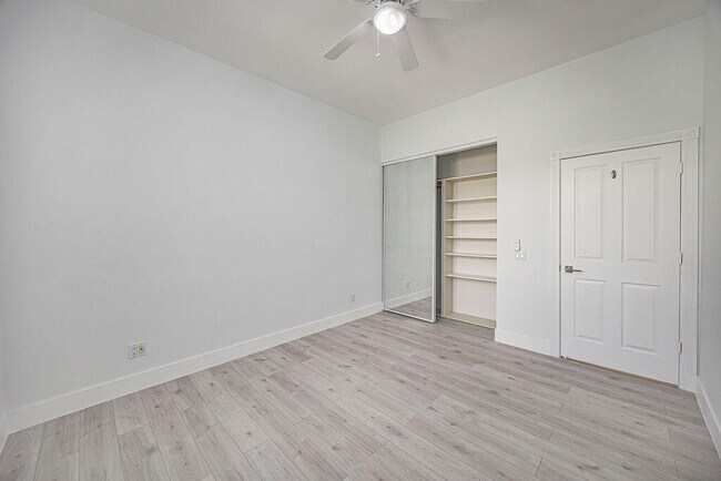Building Photo - 8593 Wakefield Dr