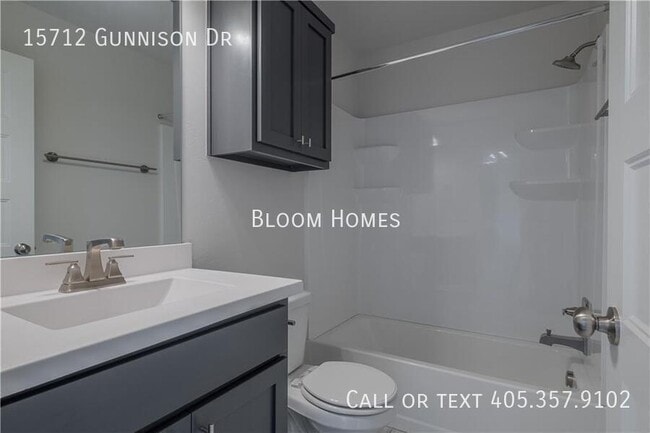 Building Photo - 15712 Gunnison Dr