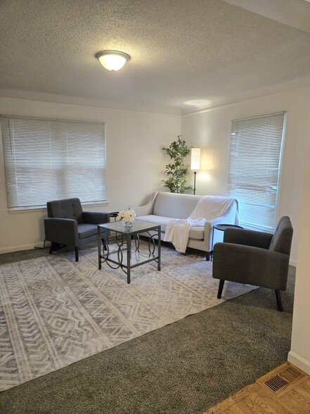 Primary Photo - 3913 Thomas Ave N