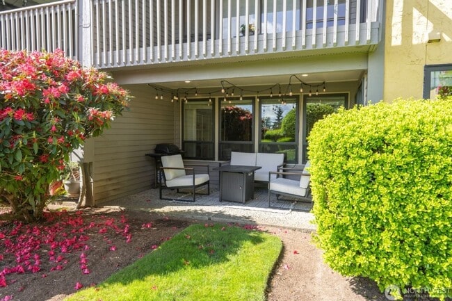 Building Photo - 2Bd/1.75Ba Kirkland Condo