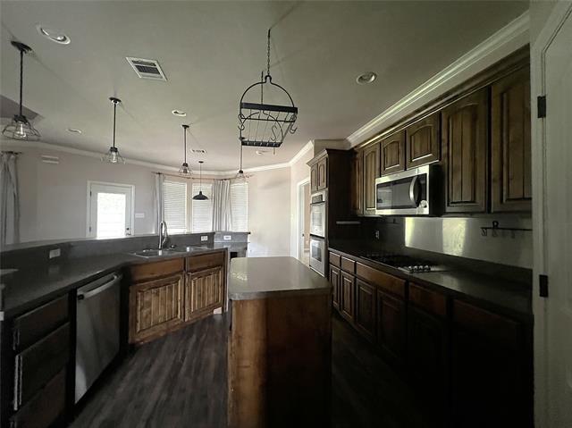 Building Photo - 710 Wolf Creek