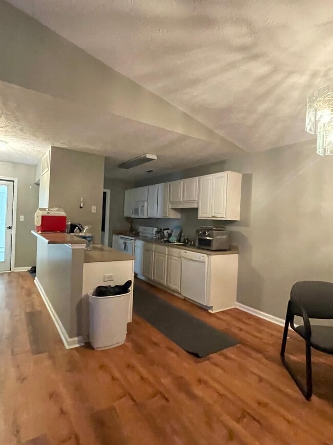 Building Photo - 513 Meadowland Ct