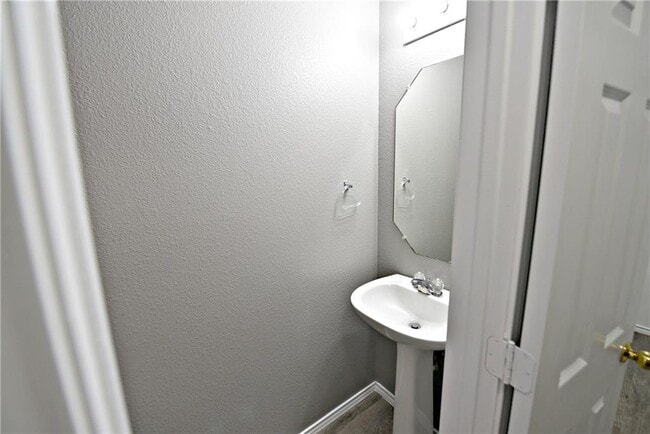 Building Photo - 802 Rubles Ct
