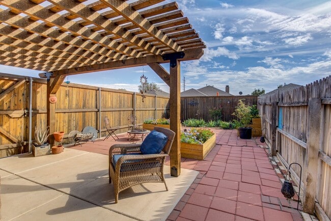Building Photo - Garden Home In Cooper West