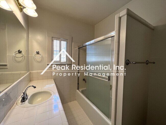 Building Photo - Charming East Sacramento 1bd/1ba - Must See!