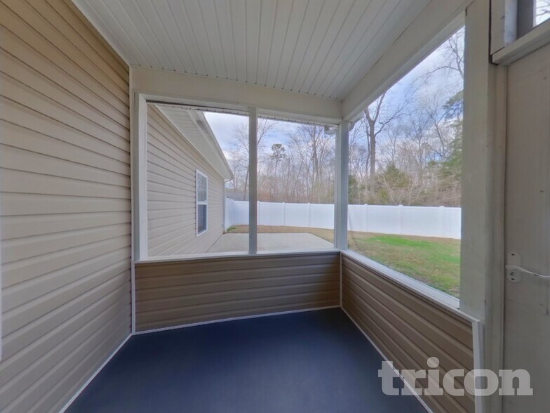 Building Photo - 2304 Larkspur Ln