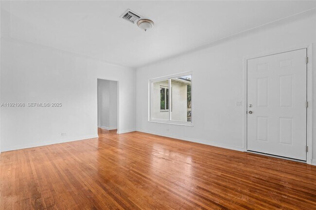 Building Photo - 201 S Biscayne River Dr