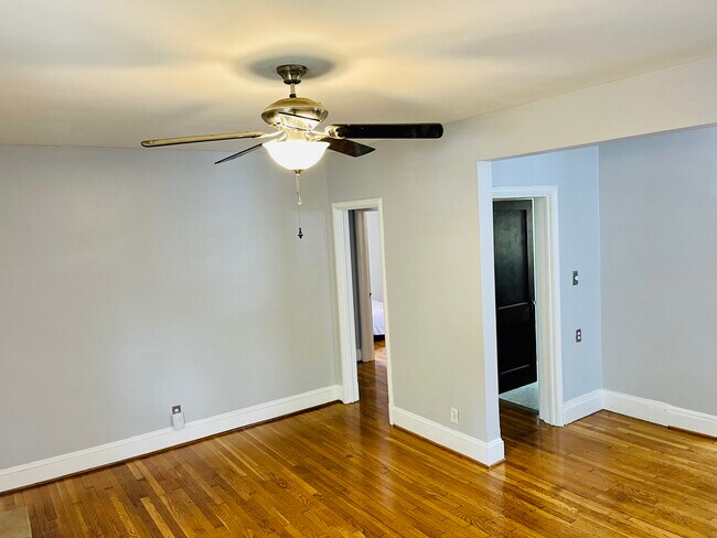 Building Photo - 3014 Grayland Ave
