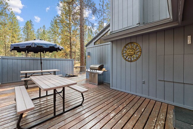 Building Photo - 18087 E Butte Ln