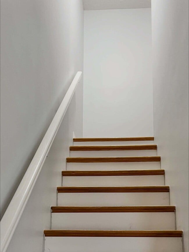 Building Photo - 100 Woodview Dr