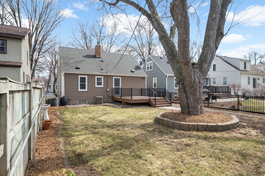 Building Photo - 2820 Idaho Ave S