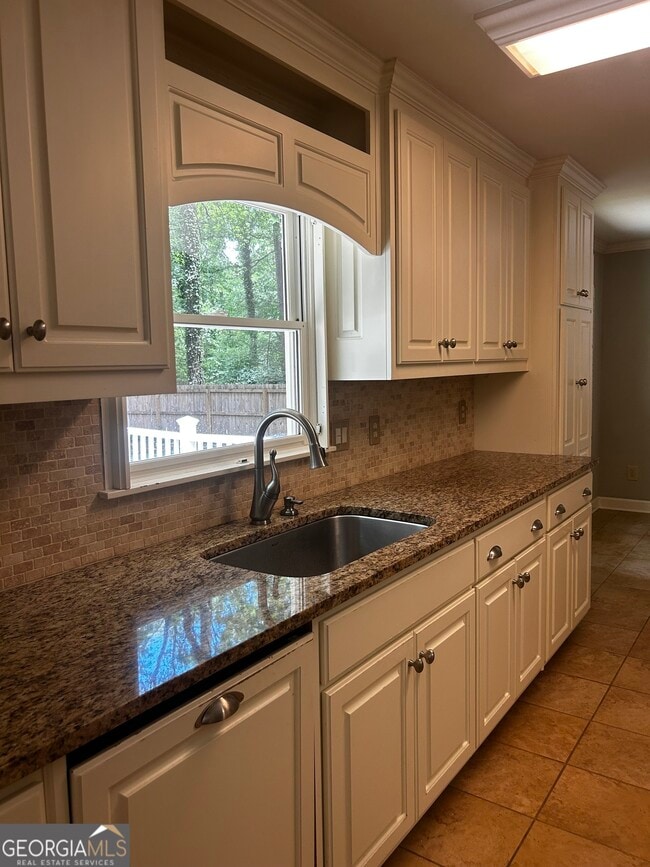 Building Photo - 125 Pebble Trail