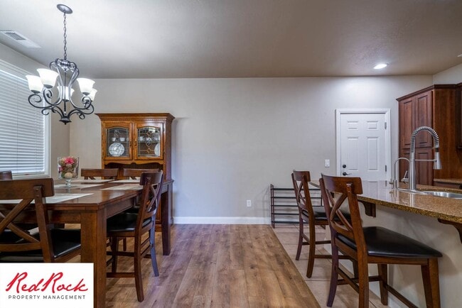 Building Photo - 3 Bedroom Furnished Home in Hidden Valley ...