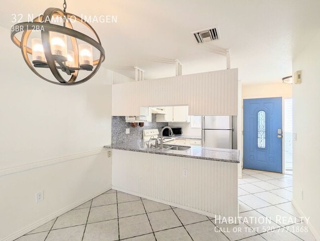 Building Photo - 32 N Camino Imagen