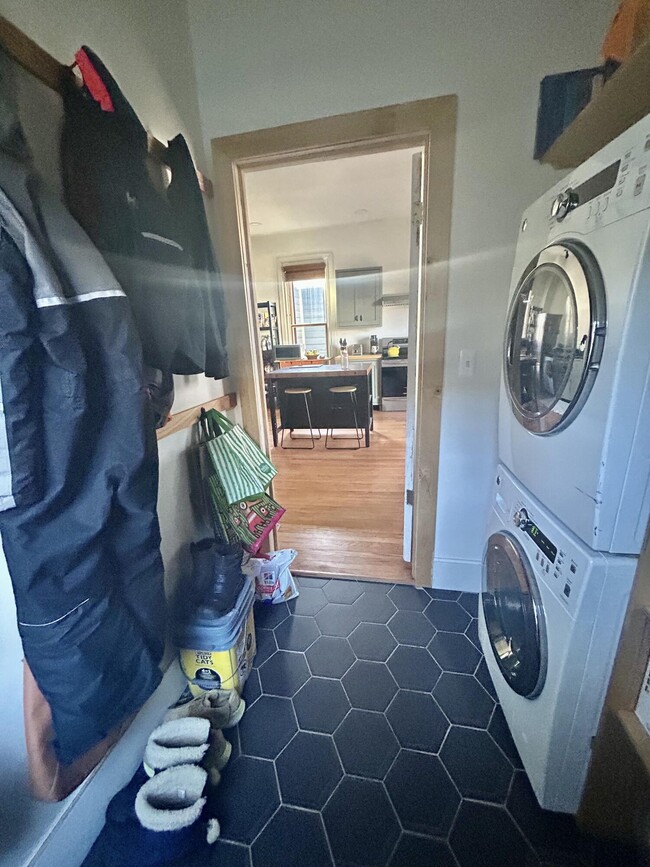 Building Photo - 1682 Bagley St