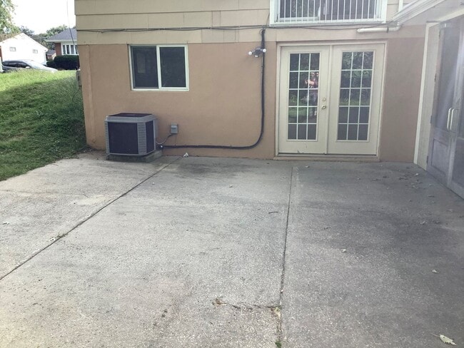 Building Photo - SPACIOUS SINGLE FAMILY HOME FOR RENT
