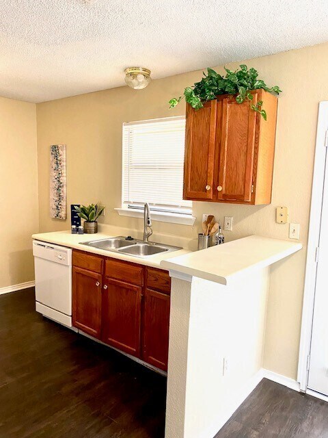 Building Photo - ARLINGTON COZY HOME 3/2/2