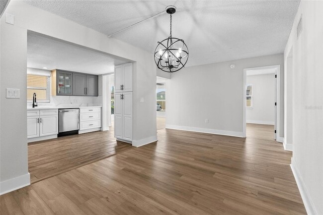 Building Photo - 4780 Cove Cir