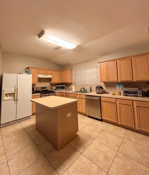 Kitchen - 521 Small Cedar Dr