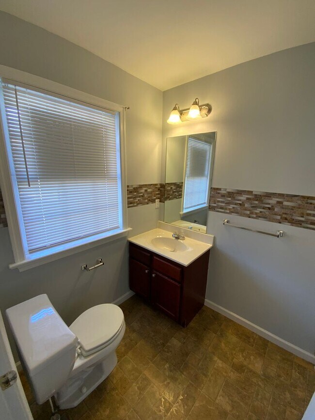 Building Photo - Great town home in Sterling Place