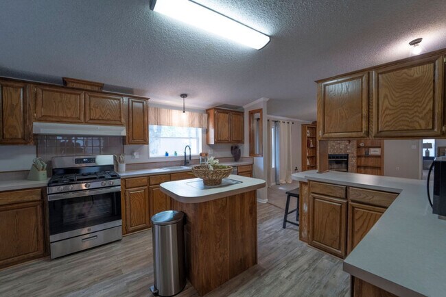 Building Photo - 2988 Lisa Dr