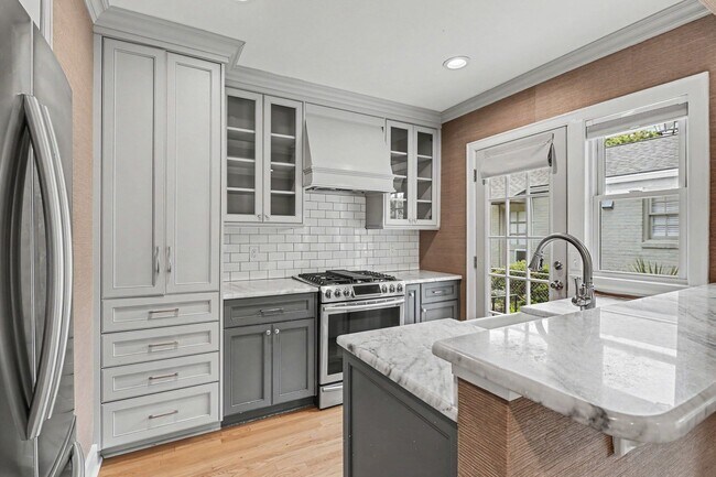 Building Photo - 12 Colleton Dr