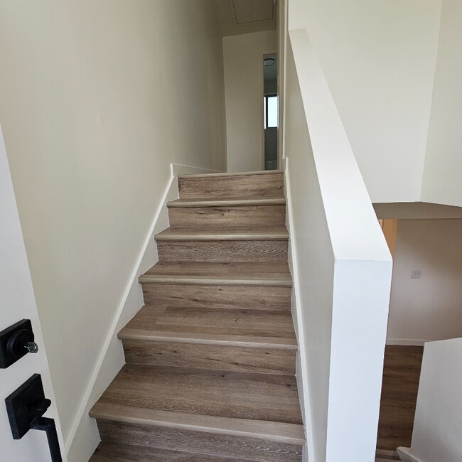 Building Photo - 922-928 E Fairclough Dr