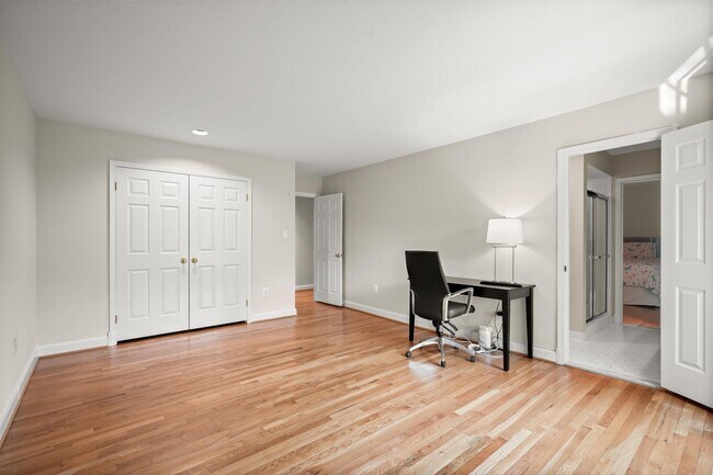 Building Photo - 9809 Hall Rd
